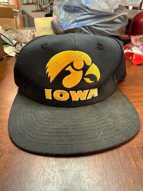Vintage Twins Enterprise Iowa Hawkeyes Snapback Hat Black One Size